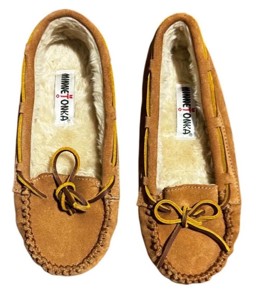 Minnetonka Moccasin Slippers Tan Suede Faux Fur Lined Women's Size 7